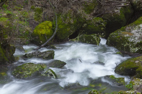 Fiume a Ojo Guarena, Burgos, Castilla y Leon, Spagna — Foto Stock