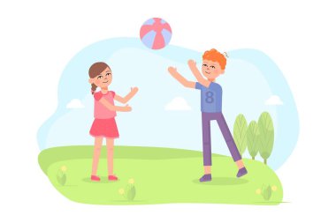 Tatlı küçük kız ve kırmızı çocuk top oynuyorlar.