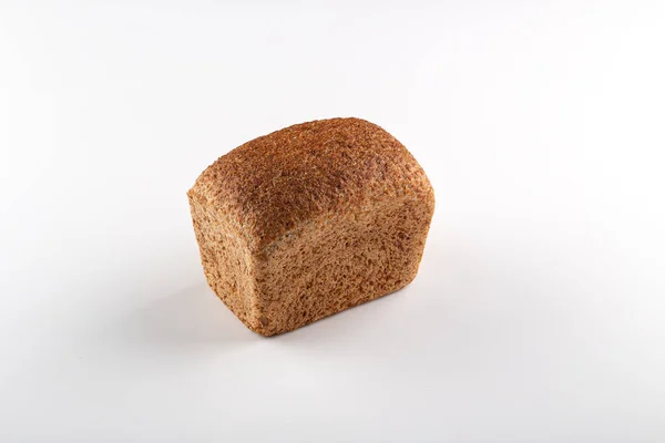 Bochenek Chleba Zgnieciony Białym Tle Świeżo Pieczony Chleb Domowej Roboty — Zdjęcie stockowe