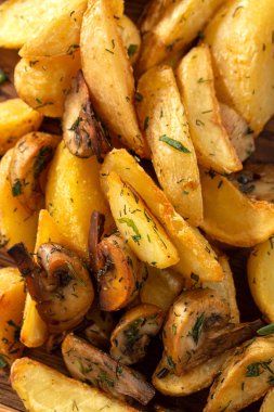 Mantarlı fırında patates, doku, çok yakın. Barbekü. Barbekü ızgarası