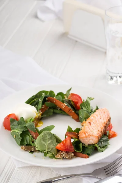 Salmon Steak Vegetables White Table Grilled Salmon Steak Lemon Vegetables — 스톡 사진