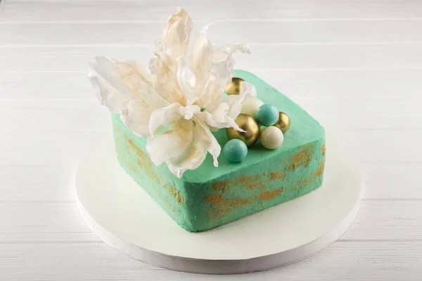 Delicious Festive Homemade Cake Sugar Flowers Green Chocolate Cake Chocolate — Stock Photo, Image