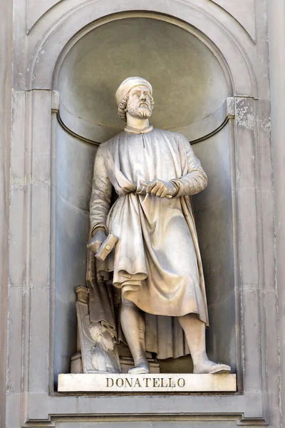 Donatello statue by Girolamo Torrini and Giovanni Bastianini, Florence — Stock Photo, Image