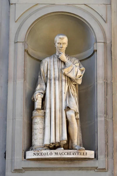 Niccolo Machiavelli heykelin Lorenzo Bartolini, Floransa — Stok fotoğraf