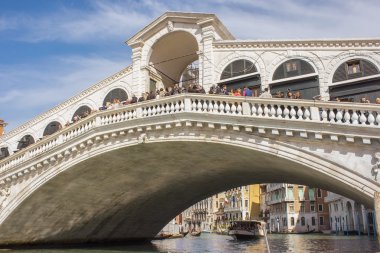 Rialto Köprüsü, en eski Köprüsü Venedik Grand Canal üzerinden
