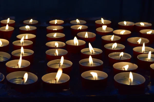 Brinnande memorial ljus — Stockfoto