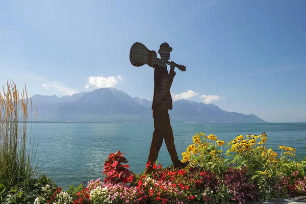 Sculpture moderne sur les rives du lac Léman — Photo