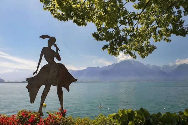 Moderní sochařství na břehu Ženevského jezera — Stock fotografie