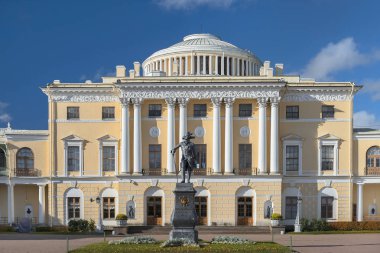 Paul anıt ben ve Pavlovsk Palace, Pavlovsk, Saint Petersburg, Rusya Federasyonu