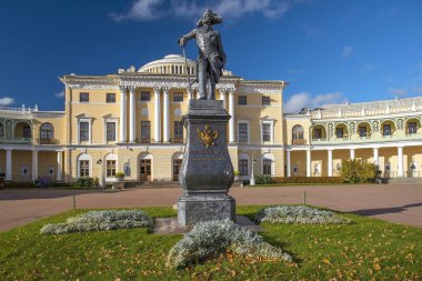 Paul anıt ben ve Pavlovsk Palace, Pavlovsk, Saint Petersburg, Rusya Federasyonu