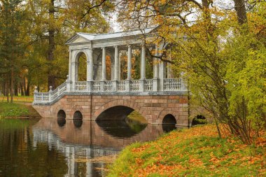 Tsarskoye Selo (Puşkin), Saint-Petersburg mermer köprü