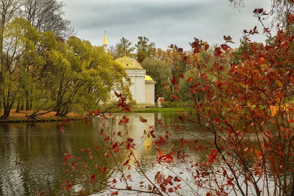 Őszi tájkép Catherine Park, exhumálták (Puskin), Szentpétervár — Stock Fotó