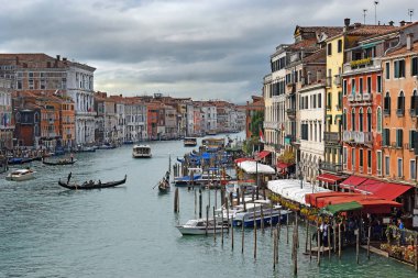 Grand Canal - ana trafik arter bir Venedik