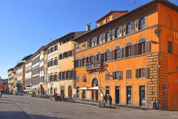 Ortaçağ evleri Meydanı Pitti Sarayı, Floransa önünde — Stok fotoğraf