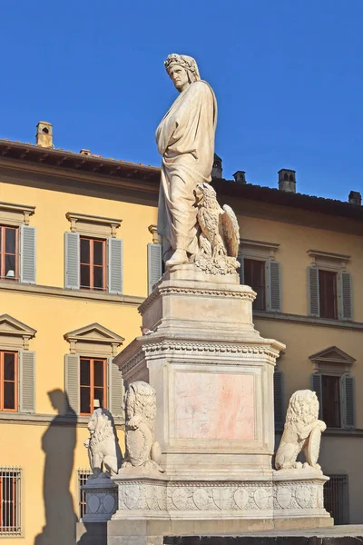 Denkmal dante alighieri an der piazza santa croce, florenz — Stockfoto