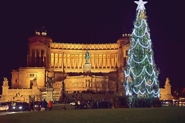 Piazza Venezia i Rom på natten innan jul — Stockfoto