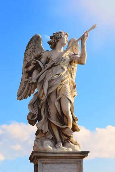 Statue eines Engels auf der Brücke sant 'angelo, rom — Stockfoto