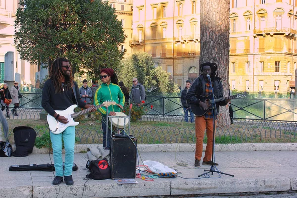 Musiker på gatorna i Rom, Italien — Stockfoto