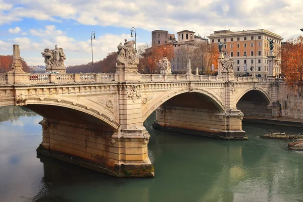 Ponte Vittorio Emanuele II adalah sebuah jembatan di Roma — Stok Foto