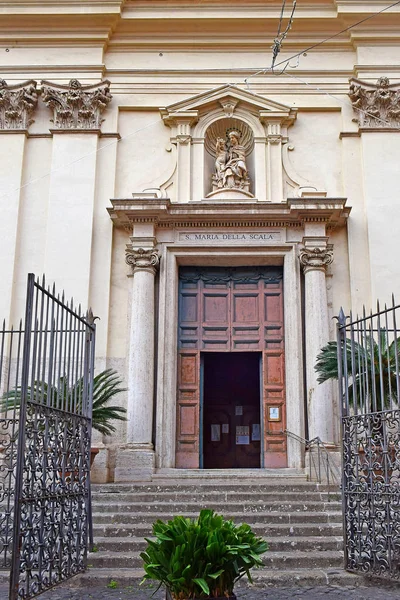 Entrance to the church Santa Maria della Scala , Rome — Stock Photo, Image