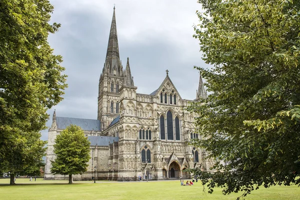 Salisbury Cathedral, anglicaanse kathedraal in Salisbury, England — Stockfoto