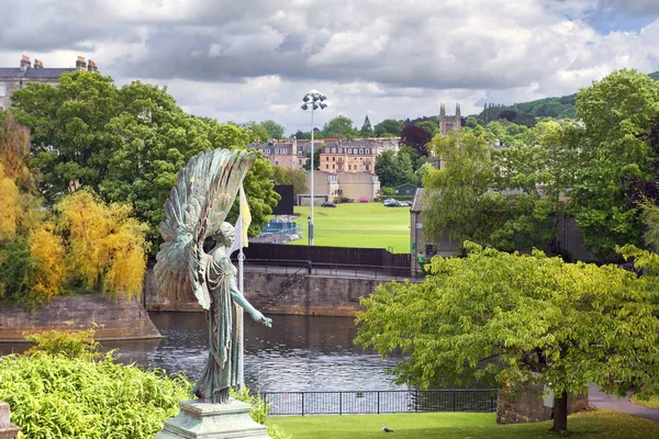 King Edward VII Memorial (Angel of Peace) in Parade Gardens, Bath, England — Stock Photo, Image