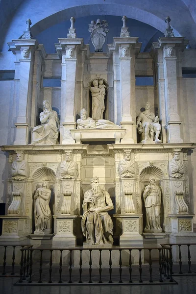 Ο Μωυσής από τον Μιχαήλ Άγγελο στο σαν Πιέτρο ιν Βίνκολι, Ρώμη, Ιταλία — Φωτογραφία Αρχείου