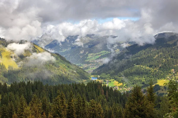 Paisagem nos Alpes Suíços, Suíça — Fotografia de Stock