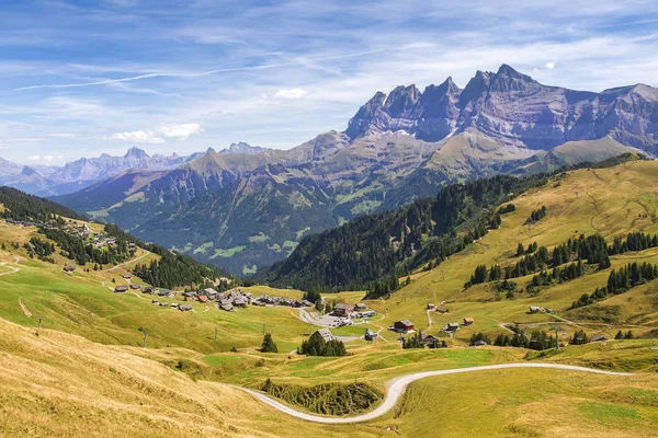 Paesaggio pittoresco con Alpi svizzere, Svizzera — Foto Stock