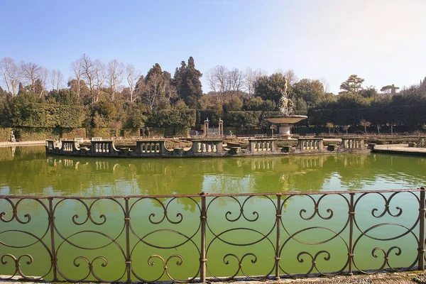 Fontein Oceaan door Giambologna in de Boboli-tuinen, Florence — Stockfoto