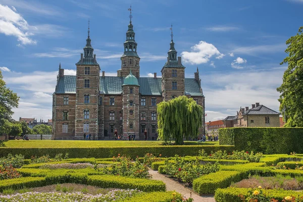 Rosenborg zamek i park w centrum Kopenhagi, dania — Zdjęcie stockowe