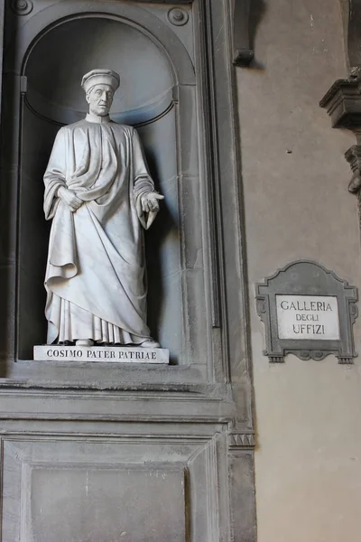菲伦策Uffizi画廊Cosimo Pater Patriae雕像 — 图库照片