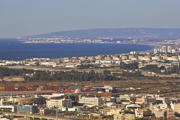 Vista na zona industrial da Baía de Haifa, Haifa, Israel — Fotografia de Stock