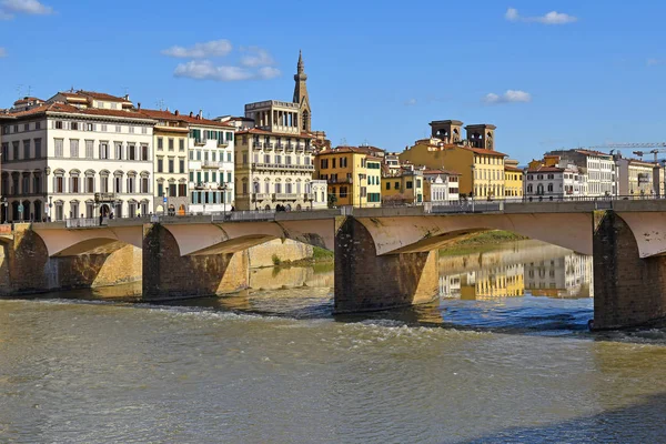 Ponte alle Grazie, Floransa'da Arno Nehri Köprüsü — Stok fotoğraf