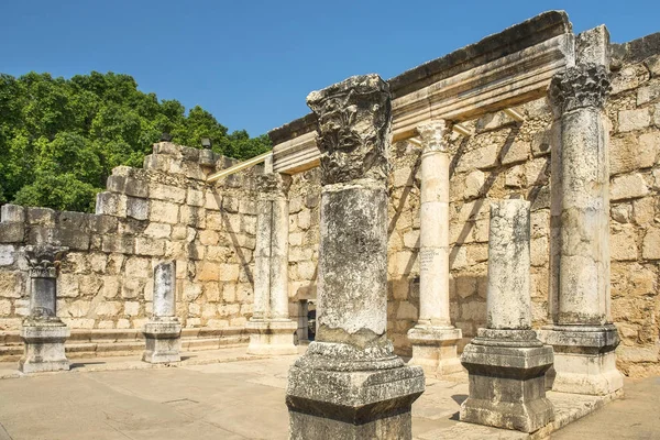 Restos de la sinagoga de Cafarnaúm en el mar de Galilea, Cafarnaúm, Israel — Foto de Stock