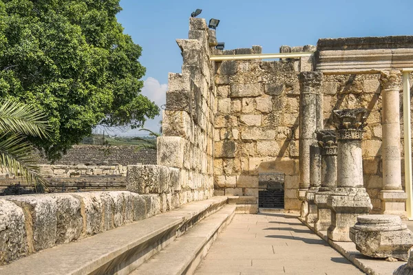 Restos de la sinagoga de Cafarnaúm en el mar de Galilea, Cafarnaúm, Israel — Foto de Stock