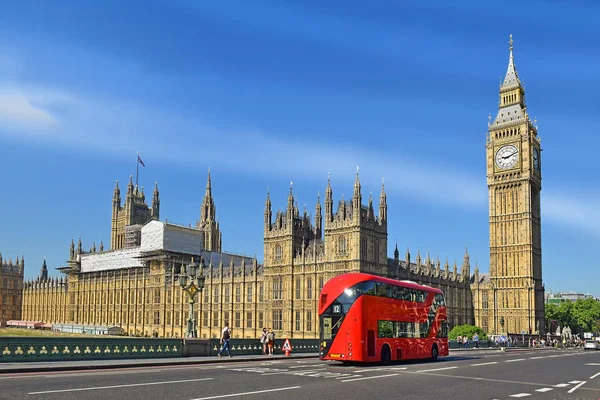 Husen i parlamentet och big ben i london — Stockfoto