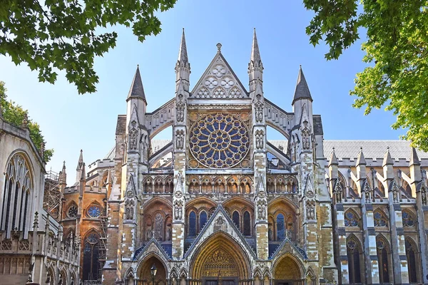 Noordelijke ingang van westminster abdij in Londen — Stockfoto