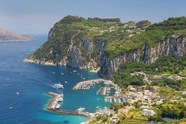 İtalyan Capri Adası, Campania bölgesinde, İtalya'nın havadan görünümü