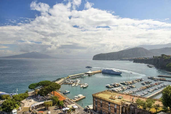 Sorrento, Bahía de Nápoles en el sur de Italia — Foto de Stock