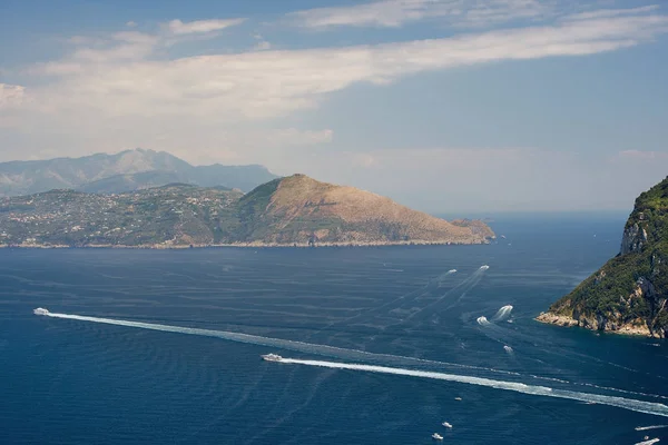 Zatoka Salerno na Morzu Tyrreńskim, wybrzeże Amalfi, Włochy — Zdjęcie stockowe