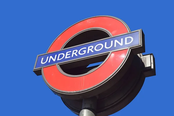 Zeichen des Untergrunds von London, England — Stockfoto