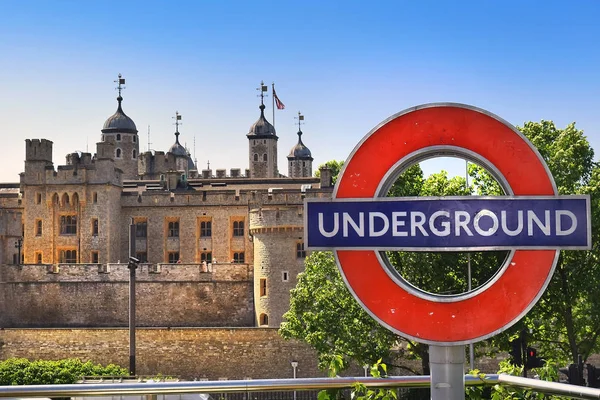 Tower of London and Underground, symbols of the London — Stock Photo, Image