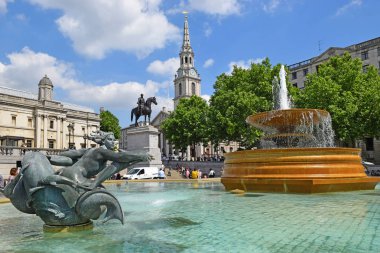 fountain at Trafalgar Square in London
