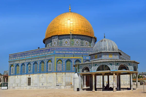 Klippdomen och kupolen på kedjan på Tempelberget, gamla staden i Jerusalem — Stockfoto