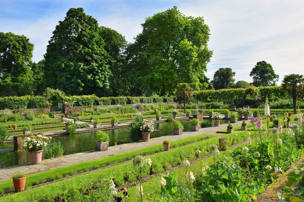 下沉式花园，肯辛顿宫，伦敦 — 图库照片