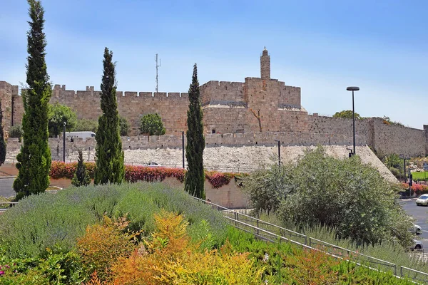 Muralla fortaleza de la ciudad vieja de Jerusalén — Foto de Stock