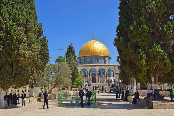 Полиция Израиля поддерживает порядок на Храмовой горе в Иерусалиме — стоковое фото