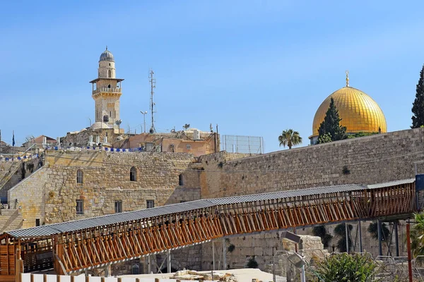 Mughrabiovou most od zdi nářků na Chrámové hoře v Jeruzalémě — Stock fotografie