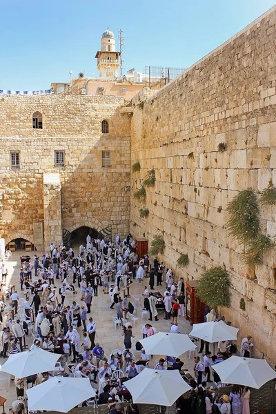 Juden beten an der Klagemauer, jerusalem — Stockfoto